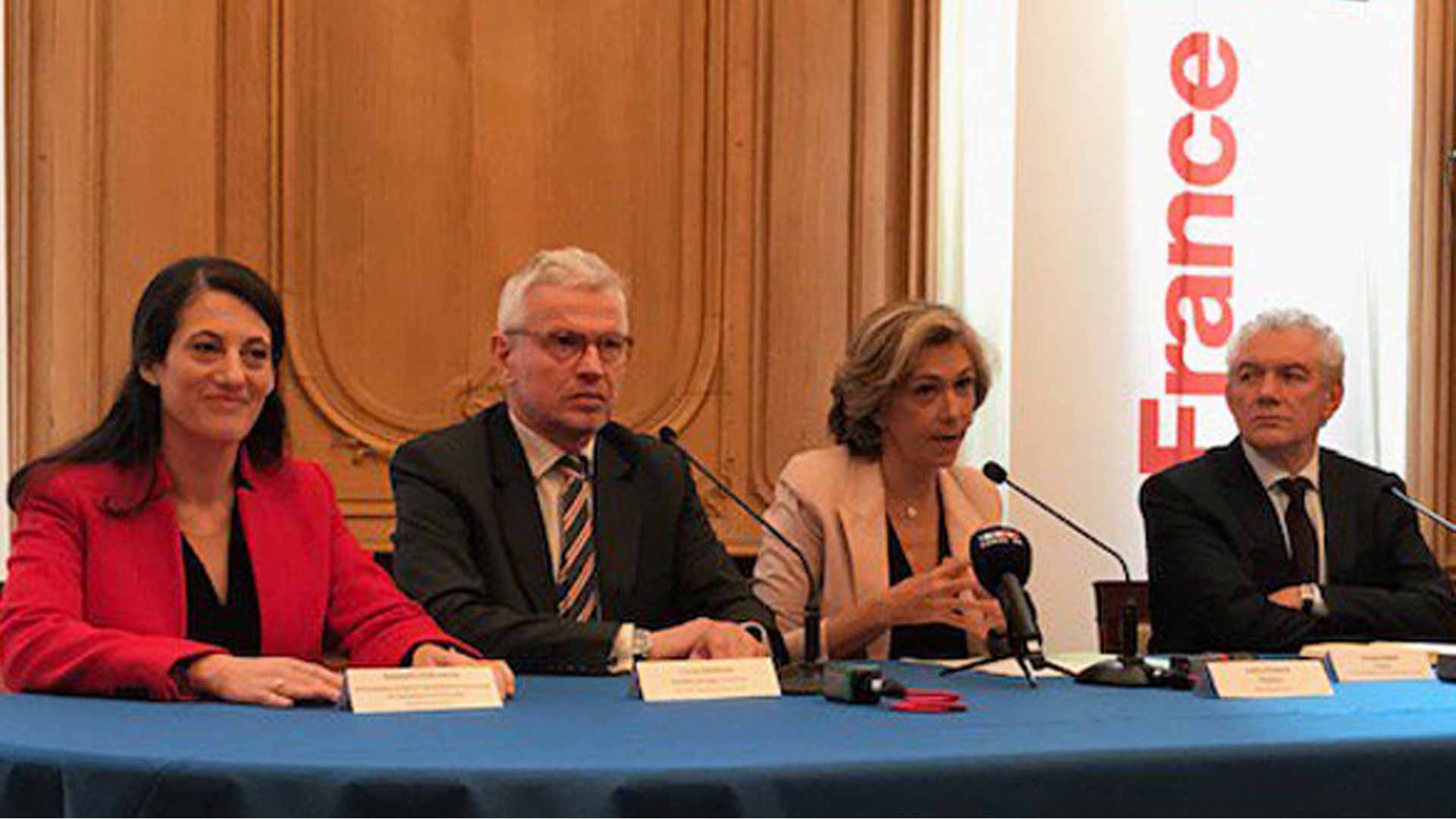 valérie pécresse, présidente de la région île-de-france, entourée d'alexandra dublanche, vice-présidente en charge du développement economique, de franck margain, président de paris region entreprises, et de christian streiff, président du conseil stratégique pour l’attractivité et l’emploi, présente le bilan de l’attractivité 2018 en île-de-france